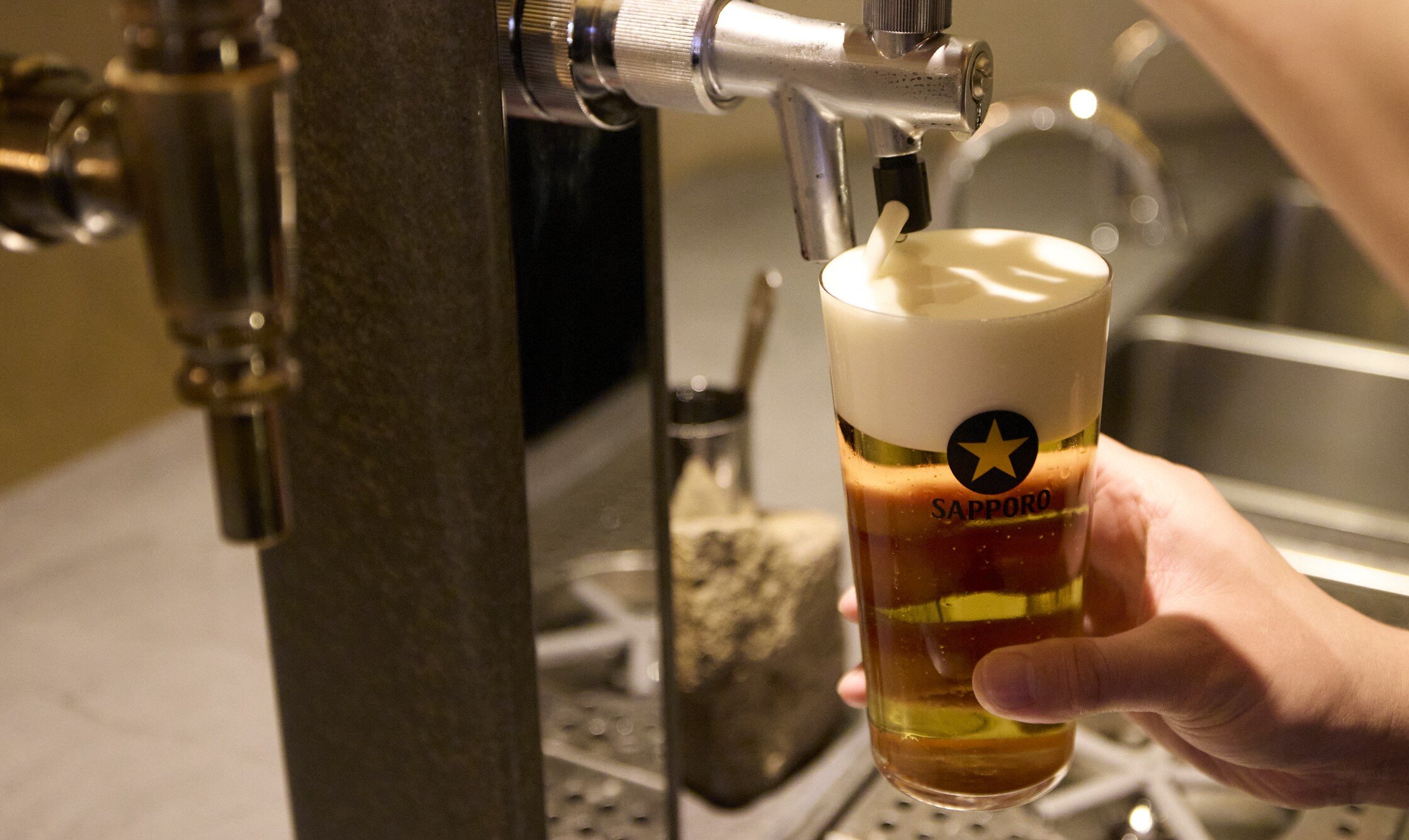 大阪に「サッポロ生ビール黒ラベル」のブランド体験拠点「サッポロ